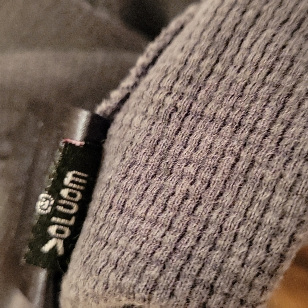 Volcom Top - Picture 7 of 7